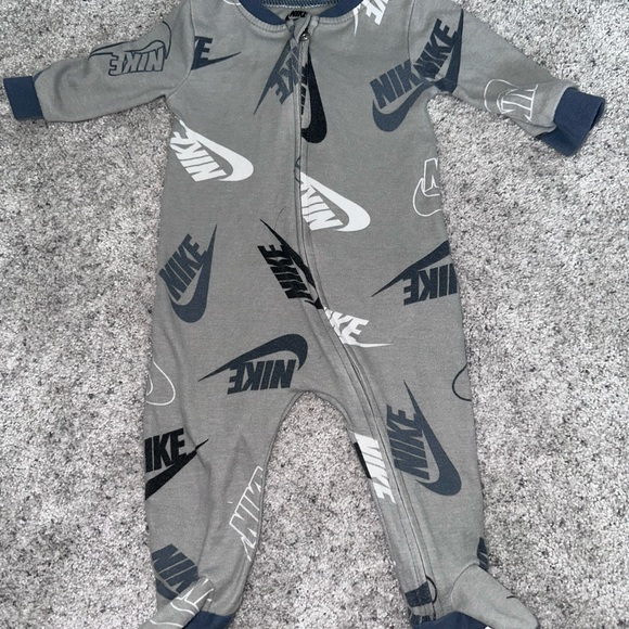 Nike Baby Gray Onesie - Picture 1 of 2